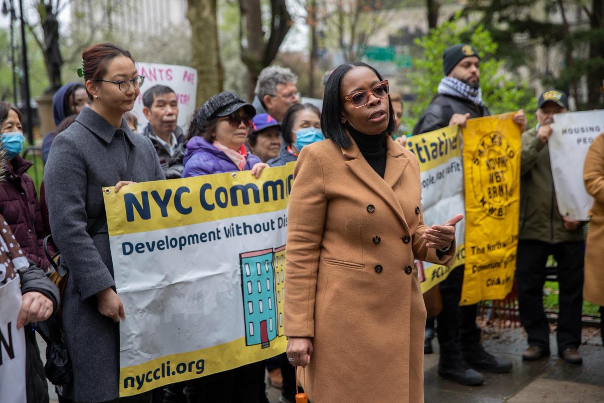 We stand with @NYCCLI, @nycpa, @NewEconomyNYC, @NYCComptroller & advocates to call for the Community Land Act and #HomesNowHomesforGenerations. We need affordable housing that remains affordable - where private equity can’t raise prices on the backs of working-class New Yorkers.