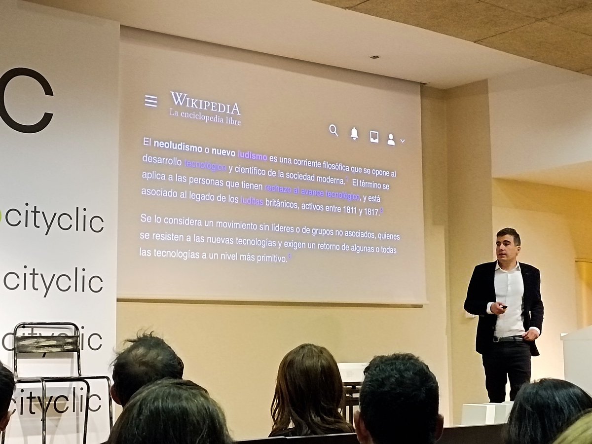 dukelele000's tweet photo. Avui a #ecityLab24 d' @eCityclic hem gaudit a un marc incomparable al @ALBAsynchrotron , d'en @JaimeObregon i el seu discurs potent, crític i divertit al mateix temps. M'hauré de revisar això del neoludisme...😉😂 . Gracias Jaime por aportar ese activismo constructivo. https://t.co/QsIWLfnMSh