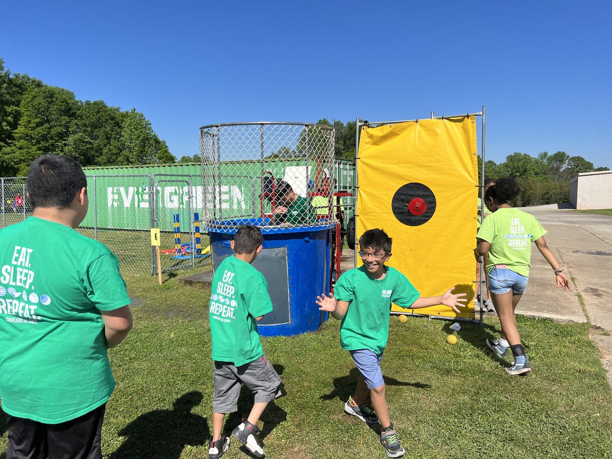 SpartDistrict6's tweet photo. In our final D6 Games of the year, students were able to practice their golf swings, race through an obstacle course, and even splash their teachers in the dunk tank! A fun way to end another great year of the D6 Games! #d6experience https://t.co/onKEtV5BOX