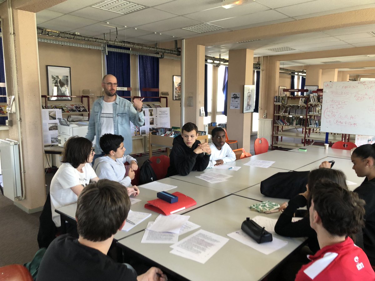 MarcelLycee's tweet photo. Un grand merci à Mathieu Grégoire @Serguei qui est venu à la rencontre des élèves de la classe média @Marcellycee pour présenter son métier et expliquer son parcours professionnel. Belle manière de clôturer la @spme 2024. Merci @Serguei et au @Clemi_AixMrs https://t.co/grFaXCkiMz