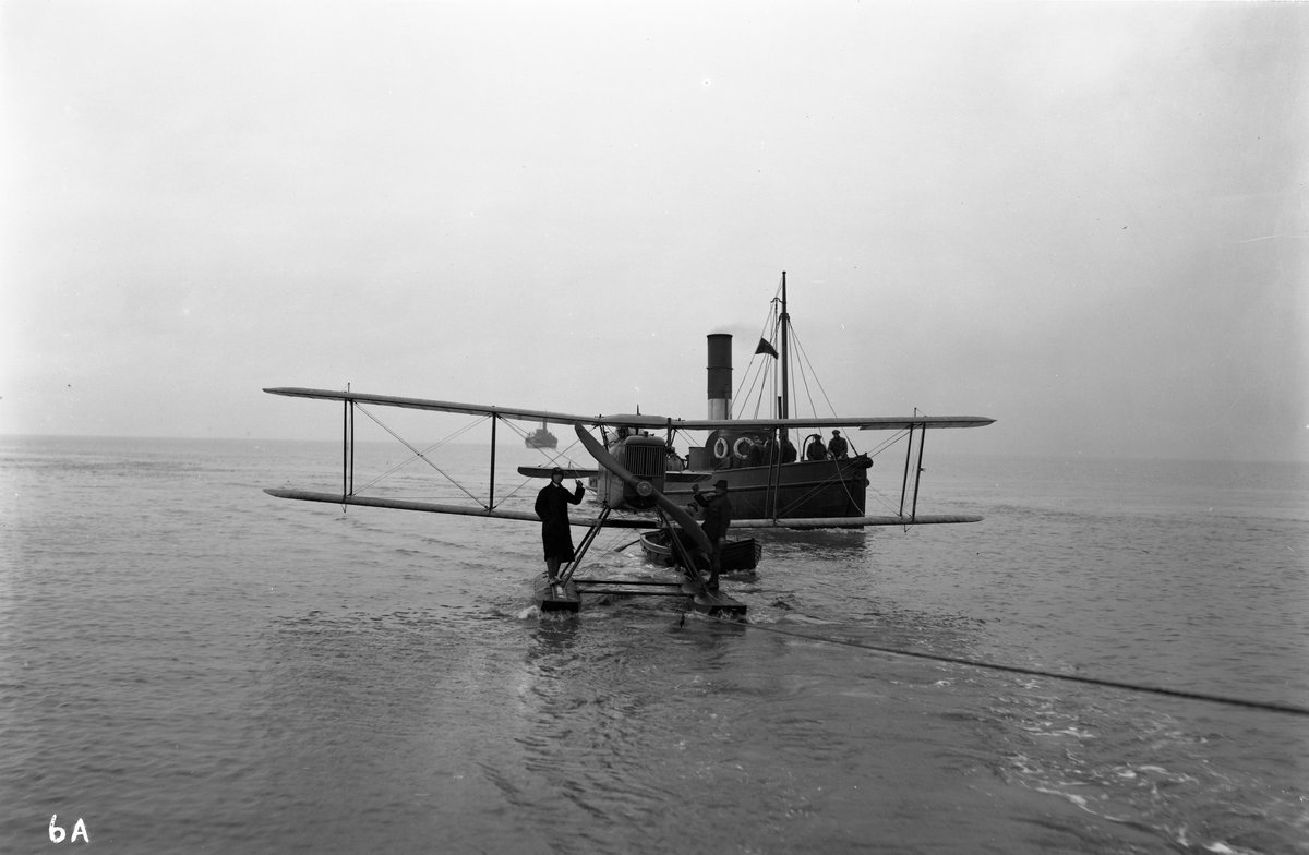 Glass plate negative of The Bristol Type 48✈️🌊 Type 48 was a three-seat seaplane version of the earlier Bristol Type 47 landplane. Two aircraft of this type were built and the first aircraft was flown for the first time on 15th October 1920. 📸Avonmouth, Oct 1920