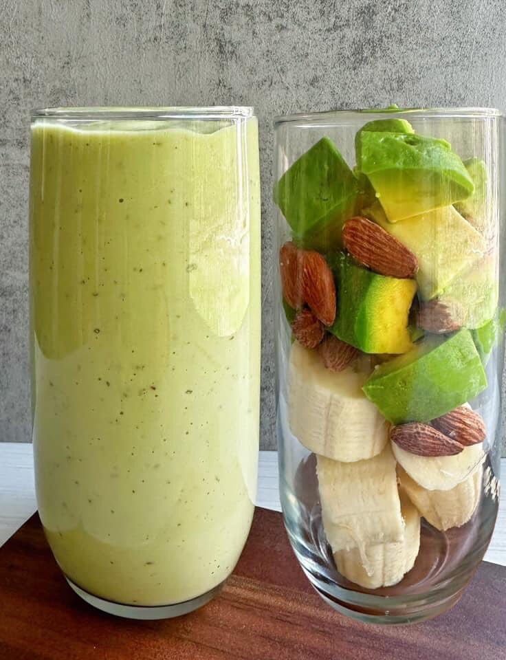 So good smoothie 💚

Ingredients:
Almond 
Banana
Avocado
Milk