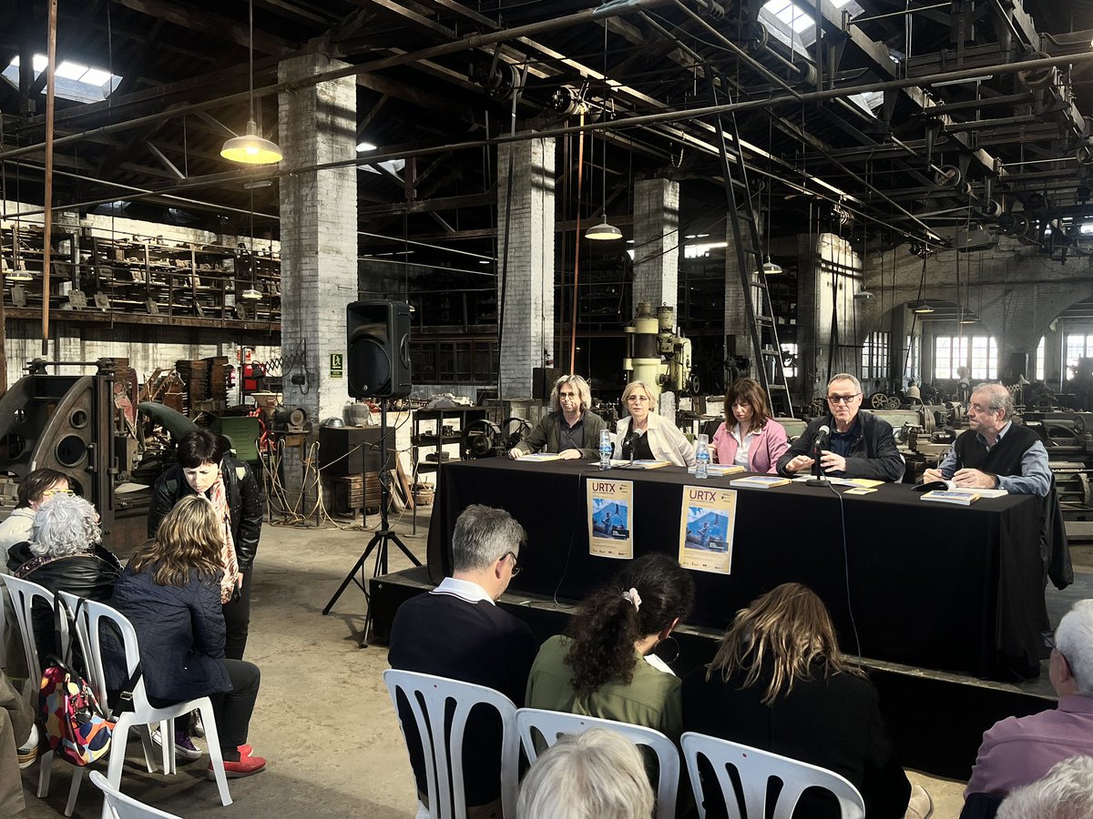 ComarquesPonent's tweet photo. Presentació del número 38 de la revista URTX al Museu Trepat de Tàrrega, amb un dossier sobre les dones en la nostra història i un gran ventall d'articles #URTX @ajtarrega @culturatarrega https://t.co/N9z6L7pSaG