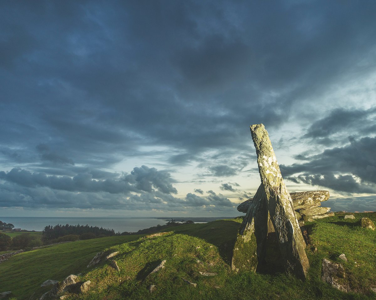 Built in the 4th millenium BC, Cairn Holy Chambered Cairns sit on a hilltop overlooking Wigtown Bay in South West Scotland. 📌Cairn Holy Chambered Caiirns, Carsluith, Dumfries & Galloway #LoveDandG #ScotlandStartsHere #SWC300