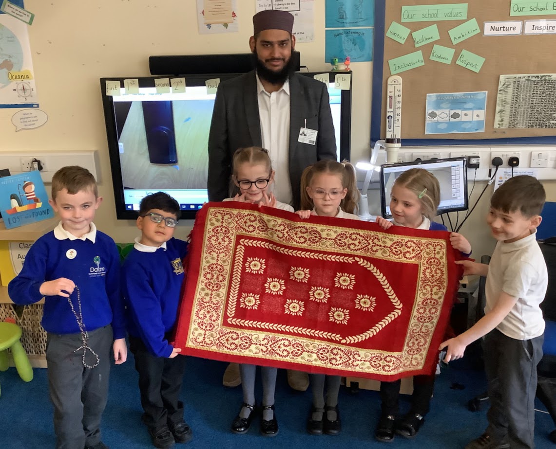CedarDallamCPS's tweet photo. A big thank you to Imam Nabeel for visiting Cedar Class to help us with our RE studies on Islam. We really enjoyed meeting you! #dallamRE https://t.co/B9MwQ9lAKF