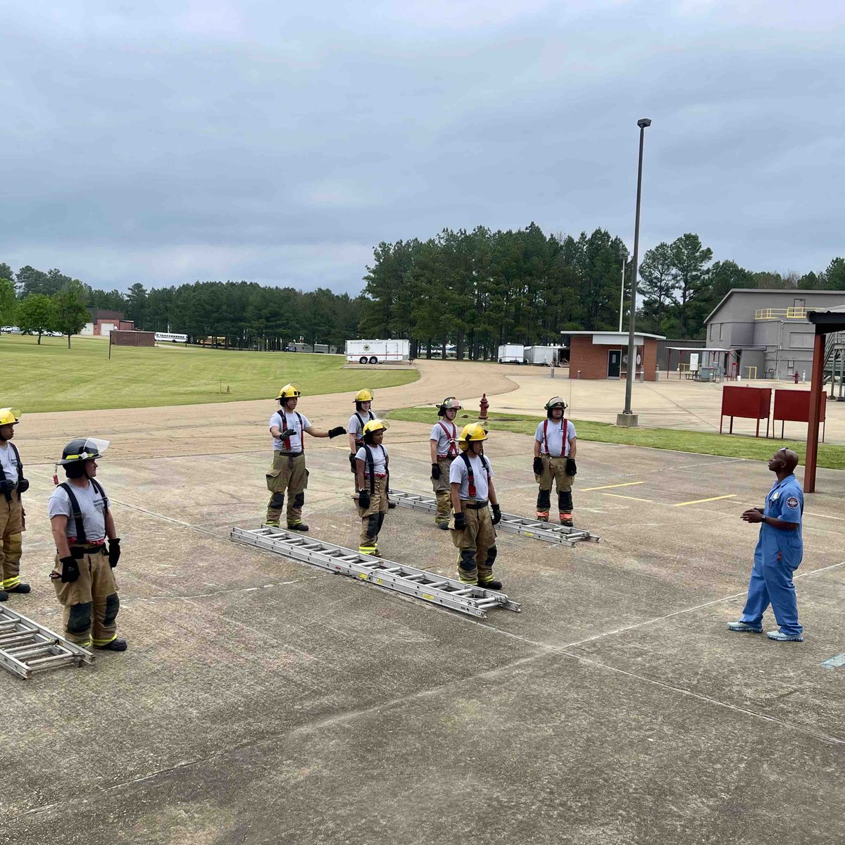 MSFireAcademy's tweet photo. #Class209, meet ladder skills. #MSFA https://t.co/NjT7V2jbLE