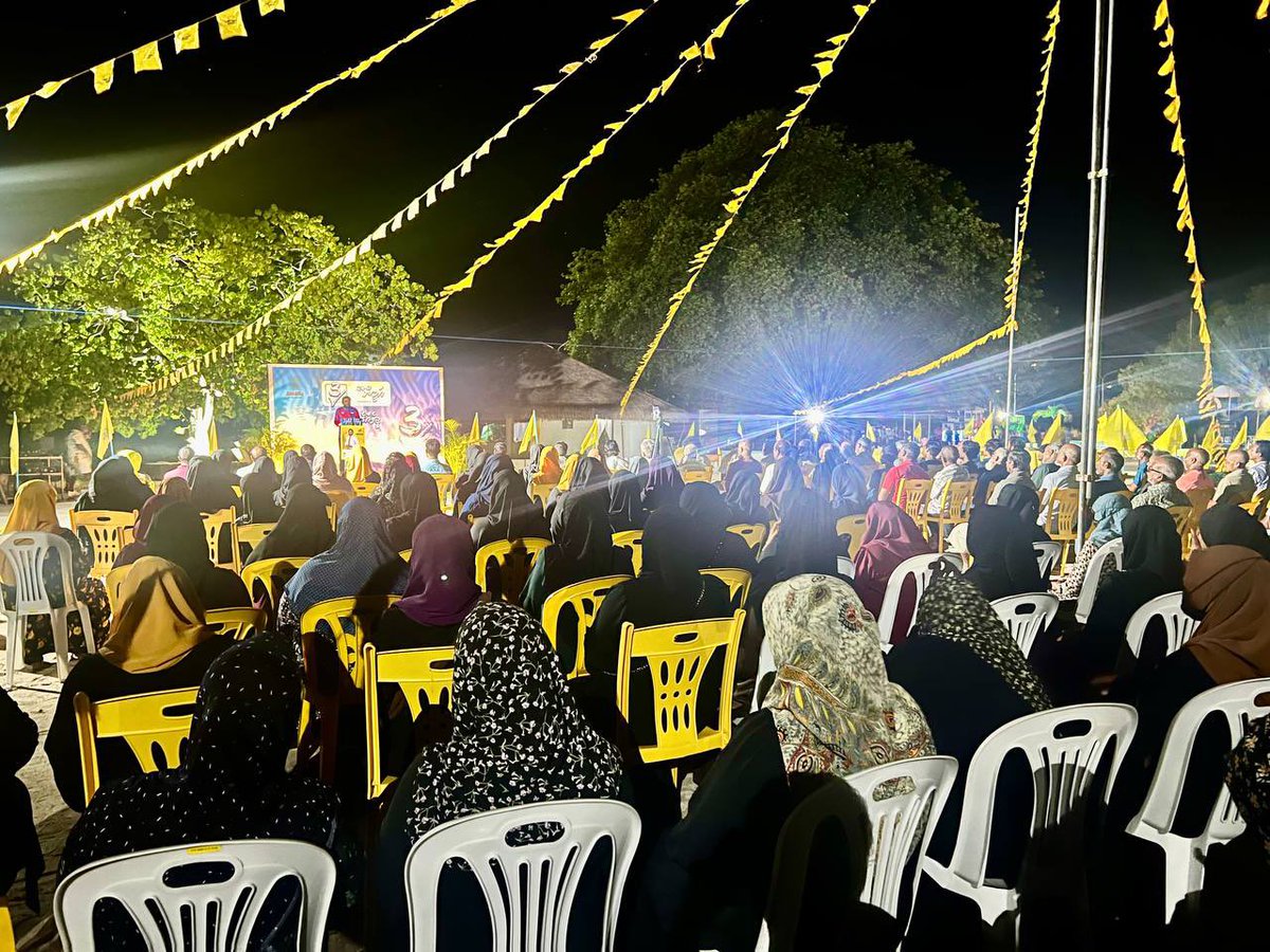 ameen_2024's tweet photo. ކަނޑިތީމު ދާއިރާގެ ރައްޔިތުން ނުގުޑާފަދަ އަޒުމެއްގައި ހިންގުންތެރި ޒުވާން ކެނޑިޑޭޓު @AmeenC01 ފަހަތުގައި.

@AmeenC01 3️⃣✅

#Live Goidhoo 

#kanditheemudhaairaa #ameen2024 #misraabuhamamagah #jeelehgeummeedhu https://t.co/AC9Mvy4O0K