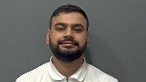 This is the moment drug dealer Naqash Ali smiled for our custody camera 📸 but we can tell you he wasn’t so pleased when he found out he was spending 15 years behind bars 👩🏽‍⚖️ 🔐 Read the full story here: orlo.uk/nXHwX