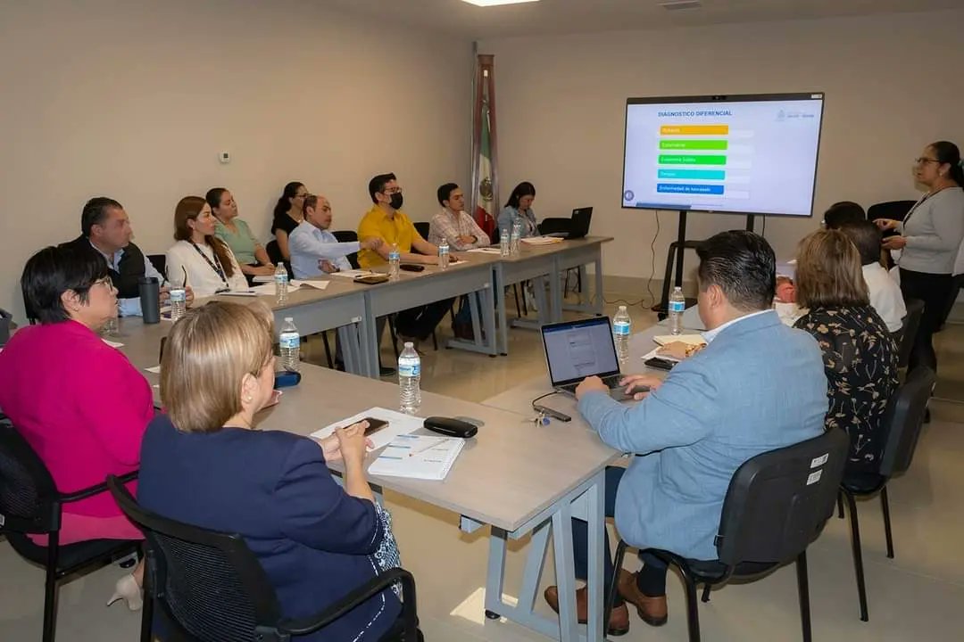 SSalud_Qro's tweet photo. En respuesta a la alerta sanitaria emitida por la Secretaría de Salud, el Comité Estatal de Vigilancia Epidemiológica #CEVE analiza el panorama nacional y estatal del #Sarampión para tomar medidas preventivas ante la detección de posibles casos. https://t.co/3uQvDKP46J