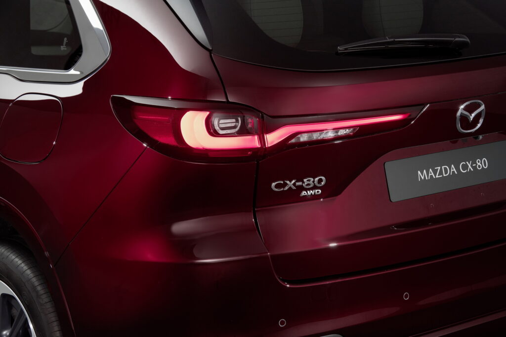 Mazda Debuts the Brand-New CX-80, 👀🔥 its Flagship SUV for Europe, Japan, and Australia. The Latest Addition Offers Versatile Three-Row Options and Launches with Mild-Hybrid Diesel and Plug-In Hybrid Choices in Europe. 🚗⚡️
#MAZDA #MazdaCX80 #Hybrid #Diesel #SUV #news