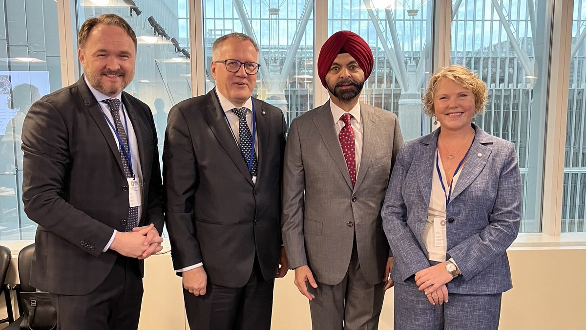 Today, DevMin @AnneBeathe_ announced Norway's contribution of NOK 250 million to @WorldBank’s hybrid capital. It’s an innovative way of increasing investments in clean energy, food security and more. Read more ⤵️ regjeringen.no/no/aktuelt/nor…