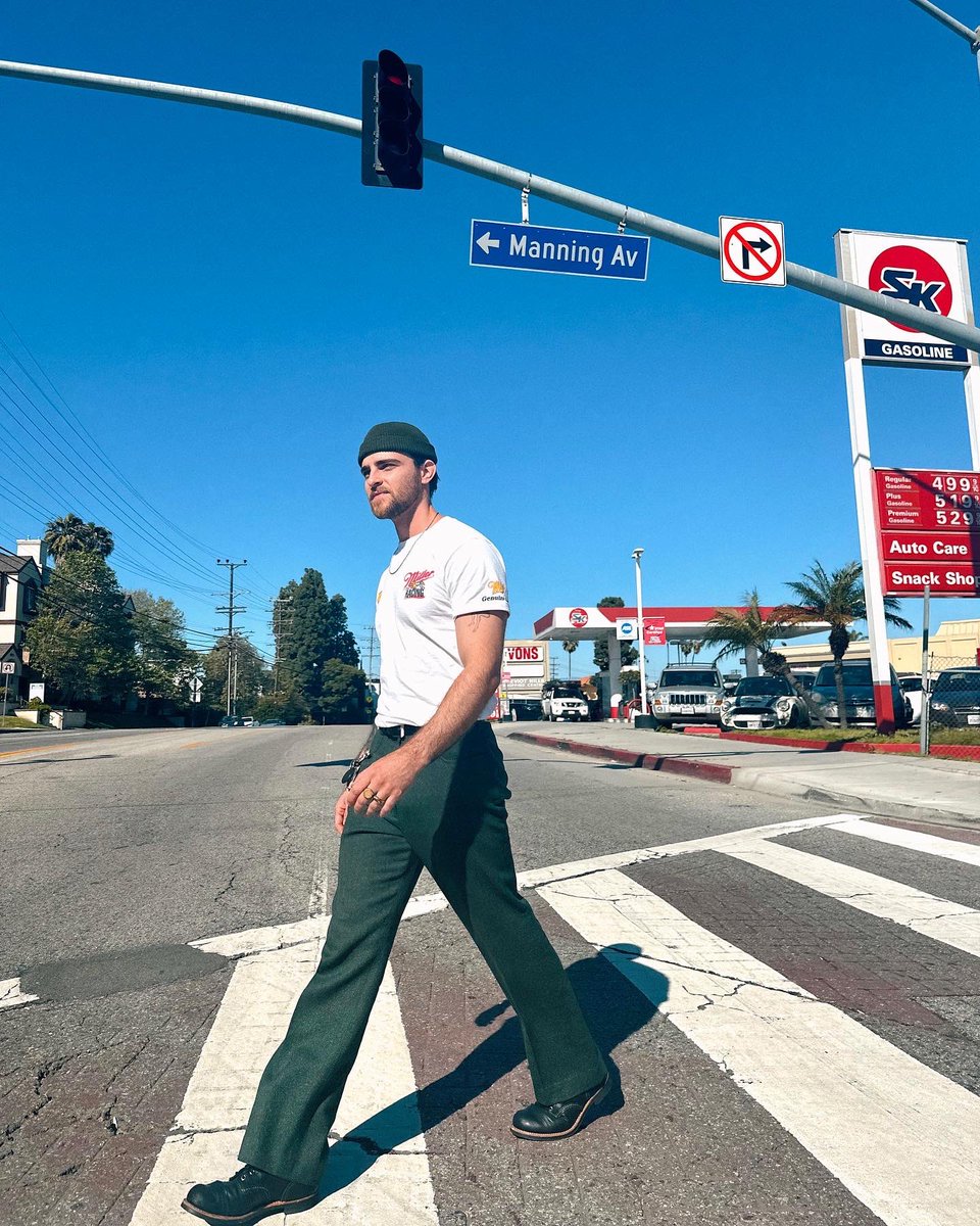 TheRickyManning's tweet photo. See why the people who have heard ‘Mutual’ have that thang on repeat. 😎❤️‍🩹 goooo noooowwwwww https://t.co/uqAGMLkVW8 https://t.co/xahMD6aJB7