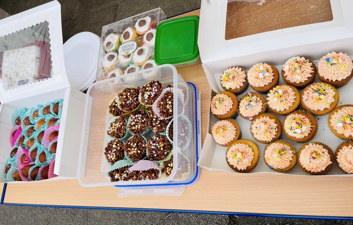 We had a lovely time at our Eid celebration stall after school enjoying homemade samosas, pakoras, gulab jamun and cakes - thank you to all the parents who made such delicious food! More to come at our summer fair on 15 June, we hope to see you there! #Levenshulme @AfzalKhanMCR