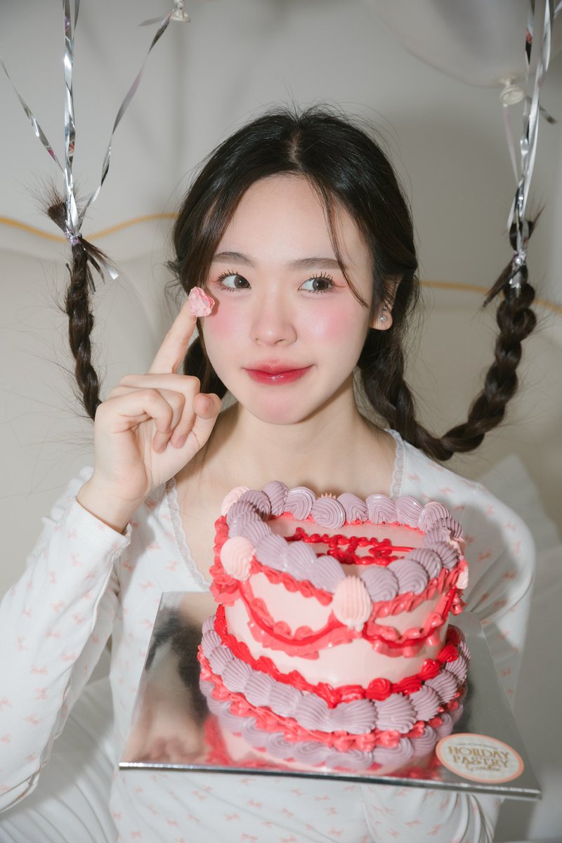 junewanwimol19's tweet photo. Officially 24 years old 🥺🎀 https://t.co/Sosd4q2FEQ