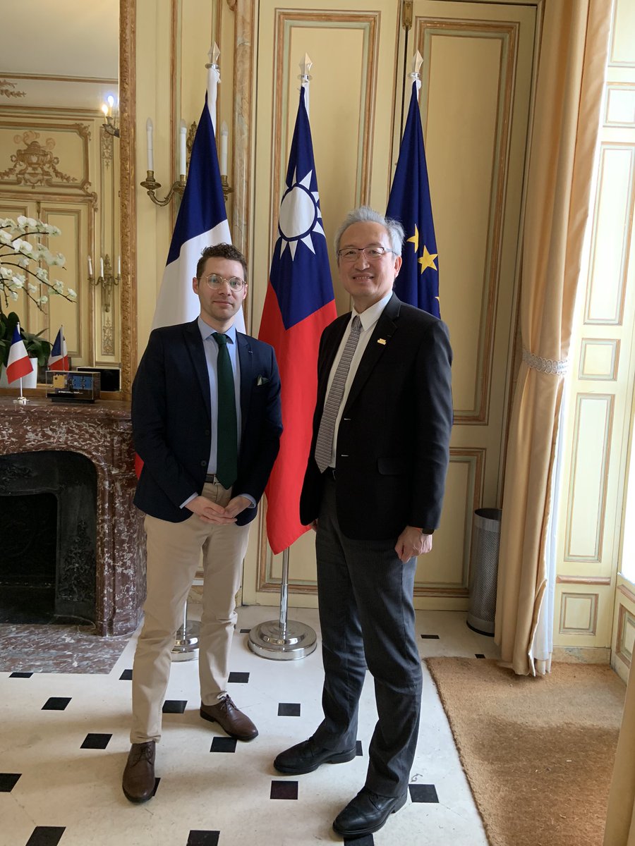 Dans le cadre de projets futurs et du portrait prochain pour notre Forum, j’ai eu l’immense honneur de rencontrer SE François Chihchung WU, Ambassadeur de #Taïwan en France 🇹🇼 au siège de l’ambassade à Paris @TaiwanEnFrance @SiteTaiwanInfo @RadioTaiwan_Fra @JordanGCruciani