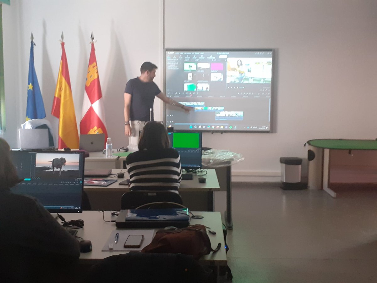 📺 Tercera sesión del curso de edición de vídeo 
Editando:
Manejando la herramienta 🔨✂️ Chroma Key.
Concretando el proyecto final.
Buen trabajo 👍
Antonio Herrero @antttuan
 👏👏👏👏Muchas Gracias 
@formacioncyl
#TICyL #innovaCyL #incluCyl