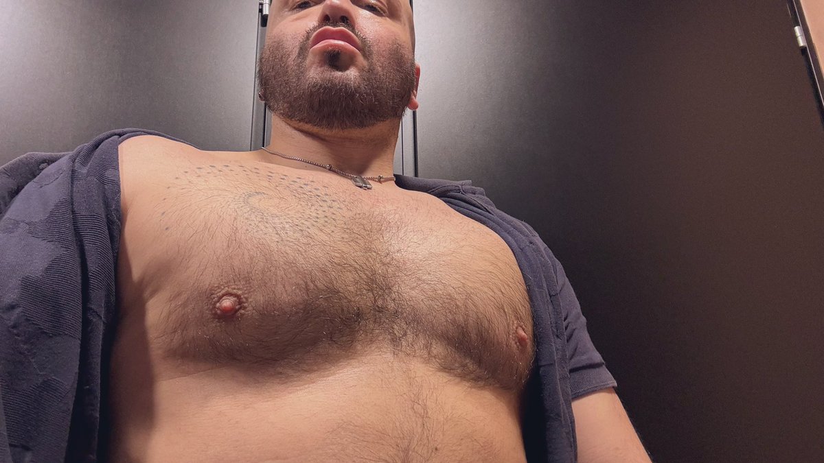 fabbrorex's tweet image. Piercing capezzoli si no?