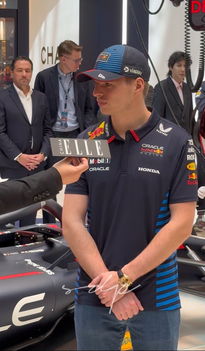 darkflorencezz's tweet photo. just max being cute during interview🥰 https://t.co/0B5SjnvD3M