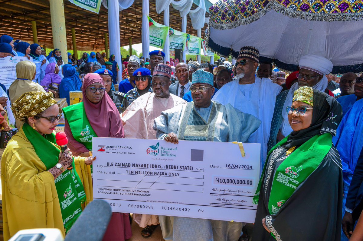 Her Excellency Hajiya Zainab Nasare Nasir Idris @hajiyanasare First Lady of Kebbi State, along with Her Excellency Sen Oluremi Tinubu CON, represented by the wife of the Speaker of the Federal House of Representatives,..