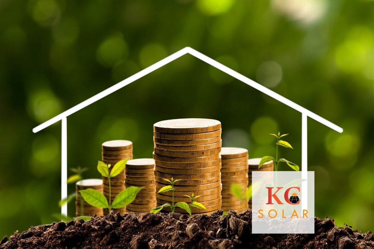 Solar panels can significantly improve your home’s value! Studies consistently show that homebuyers are willing to pay a premium for houses with solar arrays. 🤑🏠 👉 kcsolar.net/2021/02/consid… #kcsolar #gosolar #readyforretirement