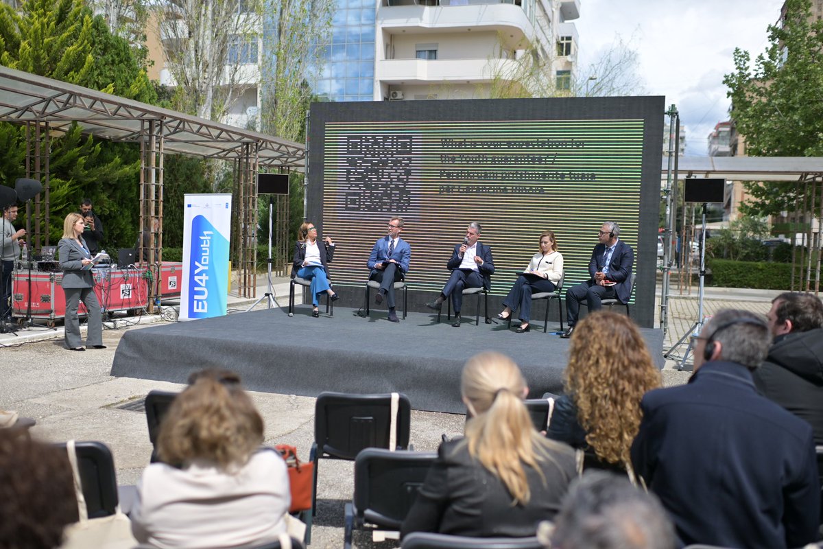 UNDPAlbania's tweet photo. #EU4Youth is all about enhancing #employability among Albanian youth, aligning with European Council recommendations on #YouthGuarantee. 
From job offers to apprenticeships, this project ensures every young person gets a chance at a good opportunity.
@EUinAlbania @albania_unicef https://t.co/x7aBlsgnvl