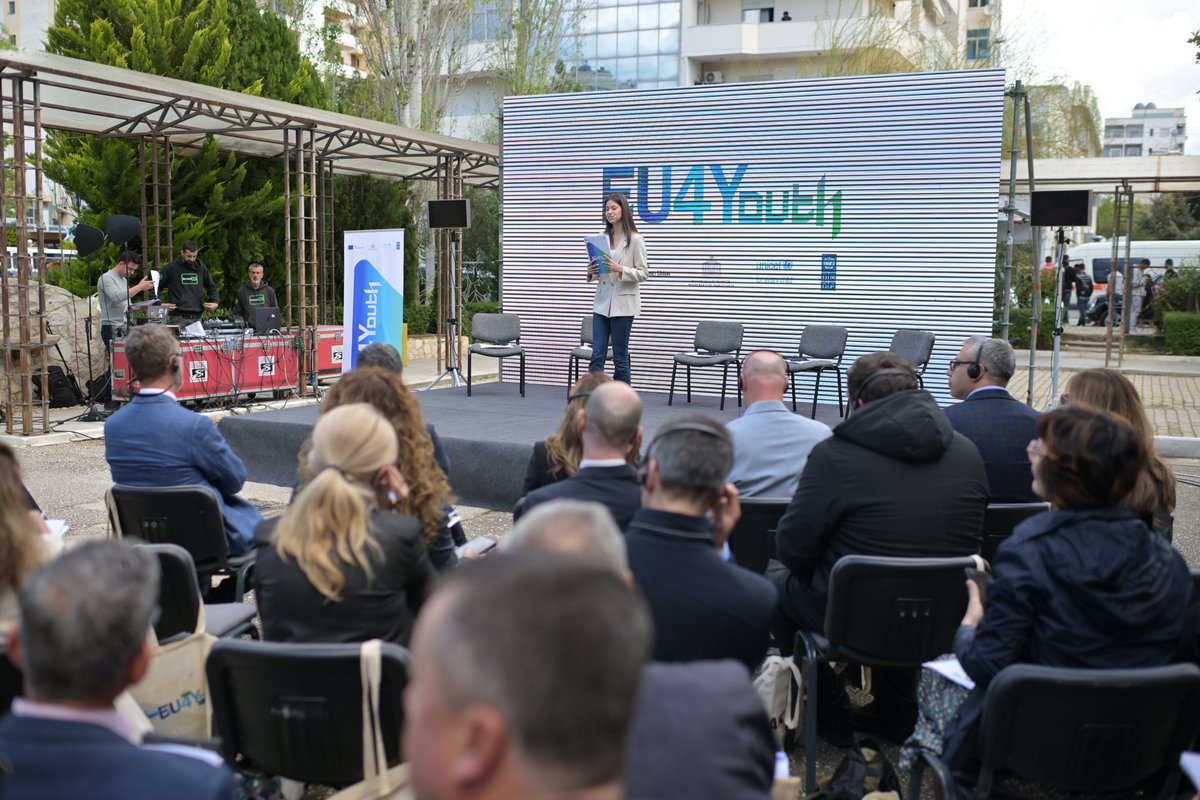 UNDPAlbania's tweet photo. #EU4Youth is all about enhancing #employability among Albanian youth, aligning with European Council recommendations on #YouthGuarantee. 
From job offers to apprenticeships, this project ensures every young person gets a chance at a good opportunity.
@EUinAlbania @albania_unicef https://t.co/x7aBlsgnvl