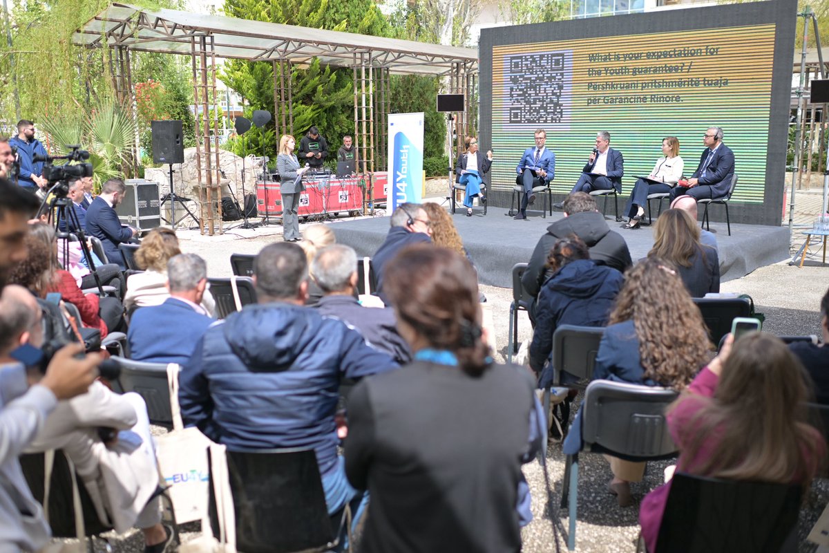 UNDPAlbania's tweet photo. #EU4Youth is all about enhancing #employability among Albanian youth, aligning with European Council recommendations on #YouthGuarantee. 
From job offers to apprenticeships, this project ensures every young person gets a chance at a good opportunity.
@EUinAlbania @albania_unicef https://t.co/x7aBlsgnvl