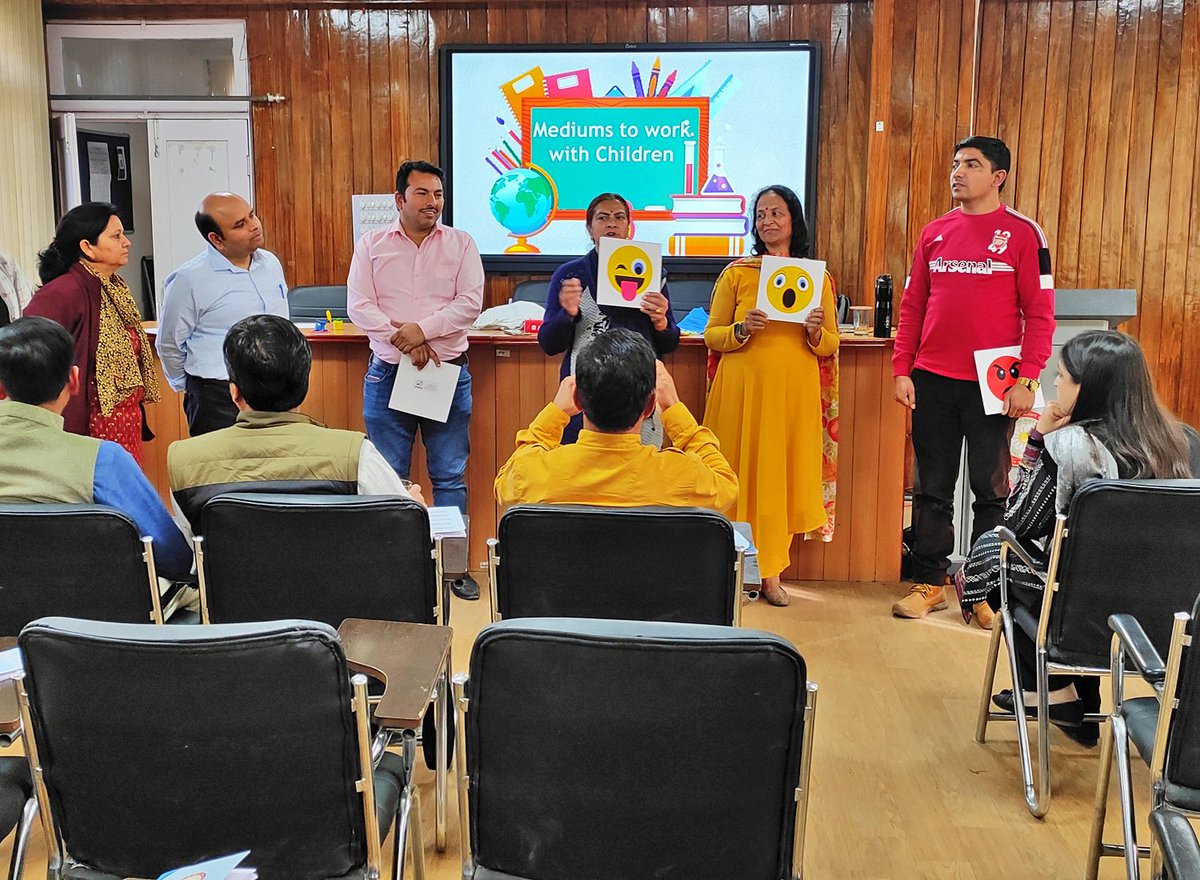 Our colleague @Anuradha_Doers facilitated a half-day Session on 'Psycho-Social Care of School Children during Emergencies' during a ToT for Teachers on #SchoolSafety organized by the #HPSCERT #Solan from 3-6 April 2024. 
#ResilientHimachal #MHPSS #MHPSS4DRR #MentalHealthMatters