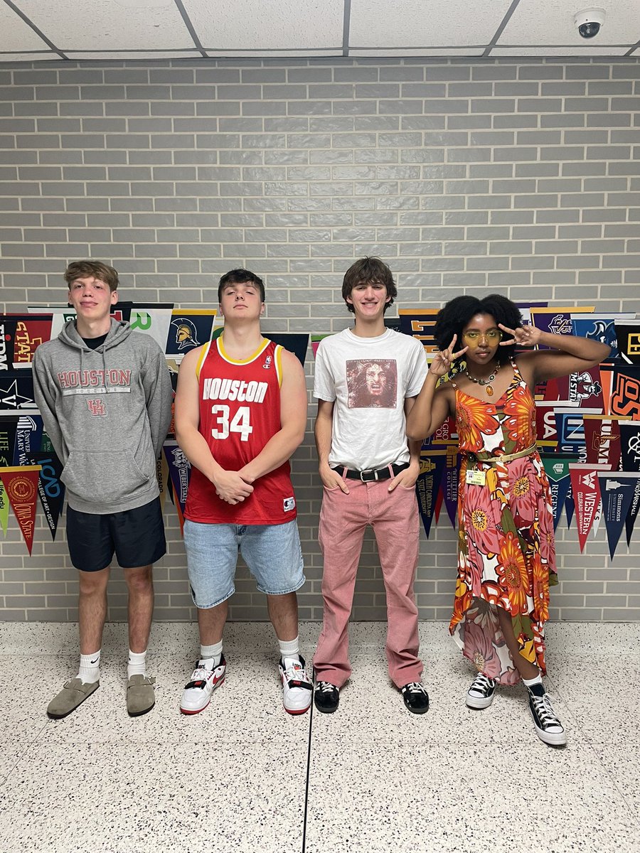 MrsCaldwell33's tweet photo. We’re going to miss these KPHS AVID seniors next year! Glad they still fine fun dressing up for spirit days❤️ @KPHS_AVID https://t.co/xHpktG3BsX