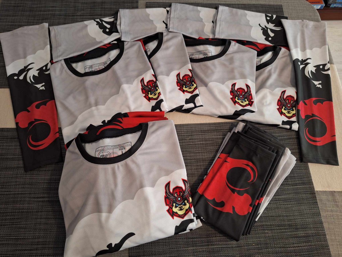 [MERCH SALE] 💵

As we mentioned earlier you can now order our merch!🤗🤗

The sleeves size: 18x46x30
Jersey sizes:
-S
-M
-L
-XL

Prizes:
Jersey: 12.000ft / 30 eur
Jersey with custom name: 14.000ft / 35 eur
Sleeve: 7990ft / 20 eur

The first 10 orders get a 10% discount! 🥳🤩
