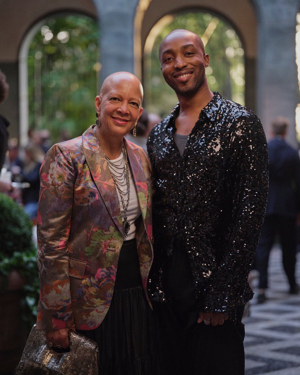 RalphLauren's tweet photo. Moments from #RLMilan celebrating the preview of the Fall 2024 #RalphLaurenHome collection with @DavidLauren and Editor-in-Chief of #CabanaMagazine #MartinaMondadori.
#RalphLauren #MilanDesignWeek https://t.co/ImR0RGoAq2