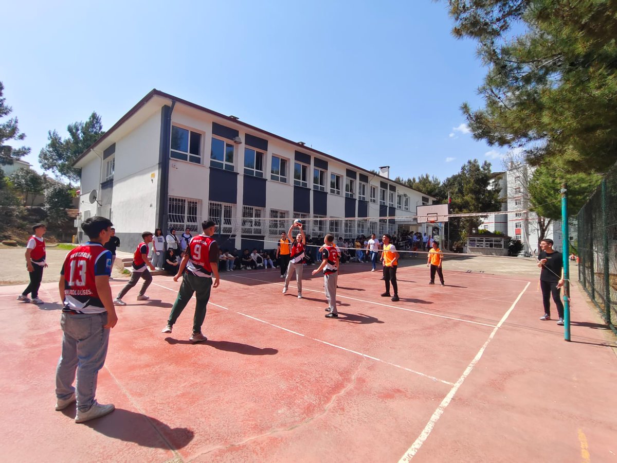 2.donem sıniflararası voleybol müsabakasınin(20 müsabaka sonunda) şampiyonu belirleyecek karşılaşma 12/B ile 12/F arasında oynandı.12/B sınıfı  12/ F sınifıni 15 e 9 mağlup ederek şampiyon olmuştur.