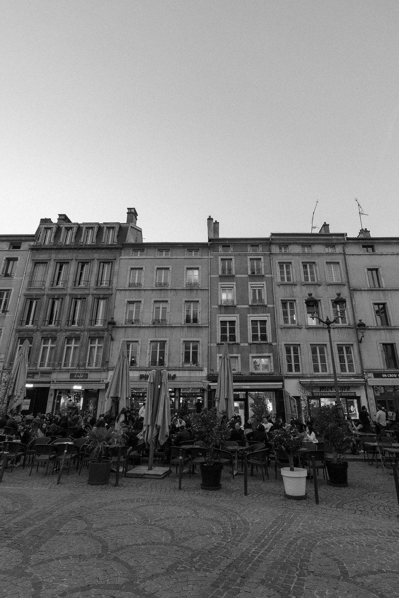 Bars and cafés at 'Place St. Epvre' || Bars und Cafés am Platz Saint-Epvre #nancy #france #blackandwhite #photography #streetphotography