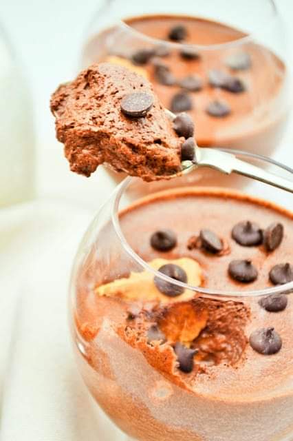 For dessert tonight try this chocolate chip and peanut butter chocolate mousse made with aquafaba (chickpea water). tinnedtomatoes.com/2015/07/vegan-… Keep the chickpeas for grazing on, sandwiches, wraps, salads, soup, stew ....