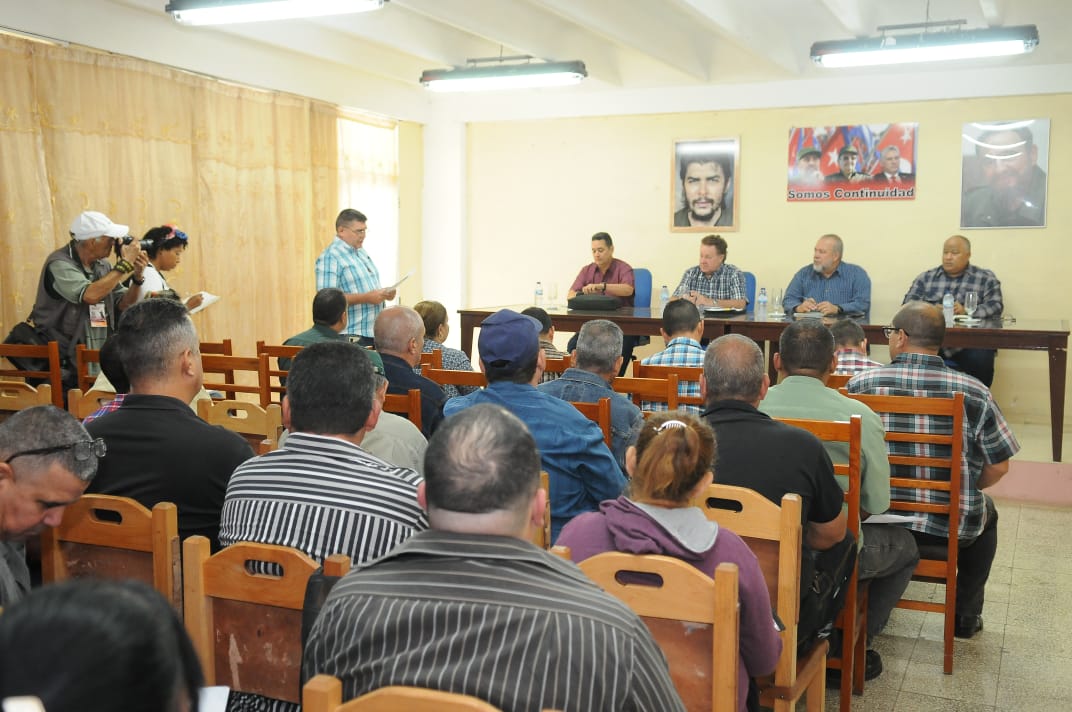 Como parte de la #VisitaGubernamental que se desarrolla en #Camagüey, este jueves visitamos la Empresa Agroindustrial Azucarera 'Batalla de las Guásimas' en el municipio de Vertientes. #AlPuebloNosDebemos