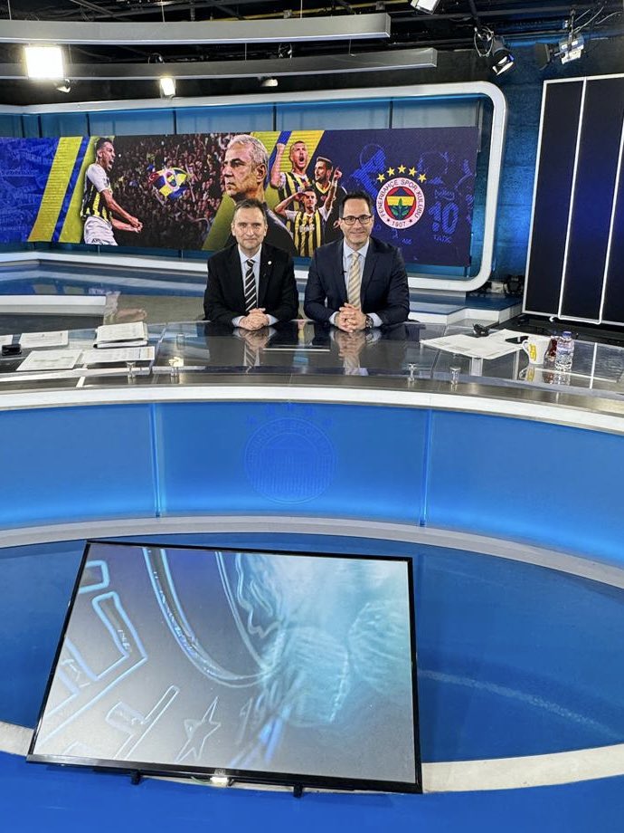 ⚽️Fenerbahçemiz Olympiakos ile rövanş maçında karşı karşıya geliyor! 🔗Maç önü değerlendirmeler ve saha içi canlı bağlantılar, 👤Turhan Seven & Bozkurt Yılmaz ile Maç Başlıyor’da! 📺Şimdi FBTV, @Fenerbahce YouTube ve @RadyoFenerbahce'de! #fenerinmacivar