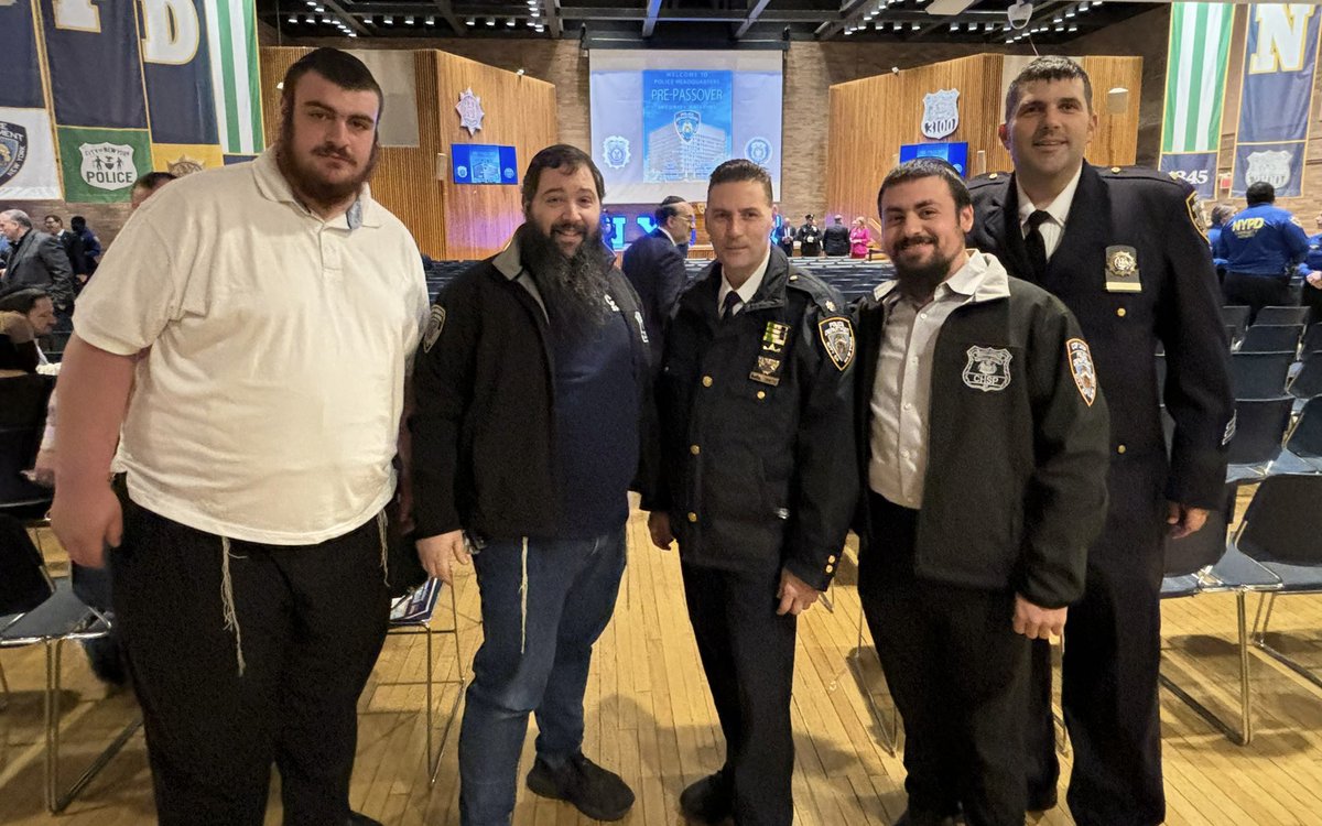 We were thrilled to join the NYPD Pre-Passover Security Briefing yesterday! The NYPD Shomrim Society, comprised of Jewish police officers, ensures a safe and peaceful Passover. Together, we stand vigilant in safeguarding our communities. #NYPD #communitypolicing