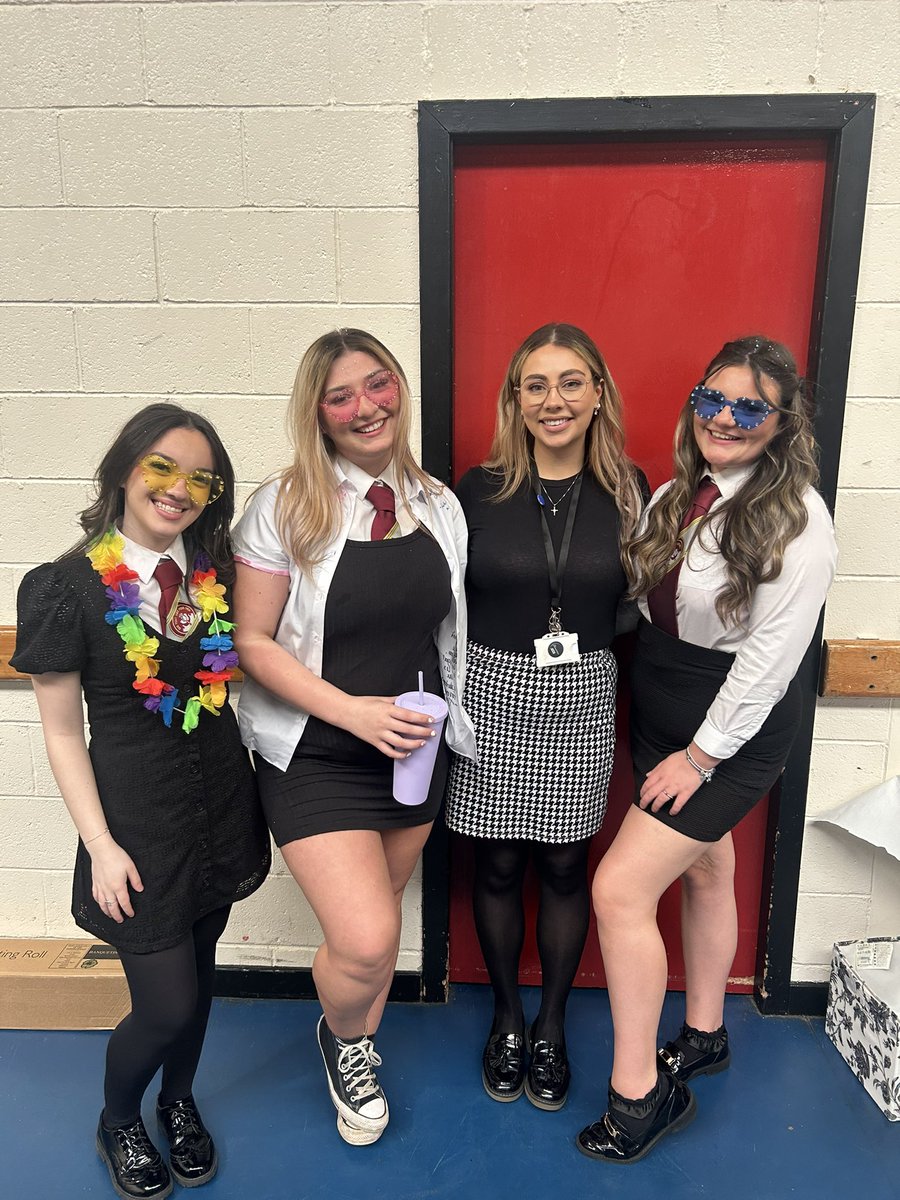MissKaneHistory's tweet photo. Gutted to be saying goodbye to this S6 cohort🥲. 
My first ever pupil support year group &amp; the S1s when I started teaching at Taylor. 6 years of tears, laughs &amp; watching you grow into fabulous young adults. Will miss you my cherubs ❤️ https://t.co/ubCbFNAWLz