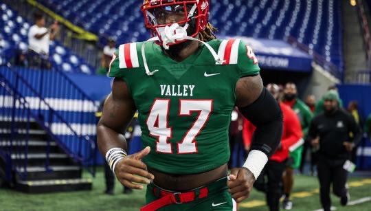 Quincy Butts Jr. (@quincybuttsjr) on Twitter photo So blessed to receive an offer from <a href="/ValleyStateFB/">Mississippi Valley State University Football 🟢🔴</a> 🔴🟢👹 <a href="/LKaiyus/">Kaiyus Lewis</a> <a href="/CoachThompson6/">Coach Jesse Thompson</a> <a href="/MacCorleone74/">Rion (Ree-un) Young</a> <a href="/Marcusdent93/">Marcus L Dent</a> God is Great So blessed to receive an offer from <a href="/ValleyStateFB/">Mississippi Valley State University Football 🟢🔴</a> 🔴🟢👹 <a href="/LKaiyus/">Kaiyus Lewis</a> <a href="/CoachThompson6/">Coach Jesse Thompson</a> <a href="/MacCorleone74/">Rion (Ree-un) Young</a> <a href="/Marcusdent93/">Marcus L Dent</a> God is Great