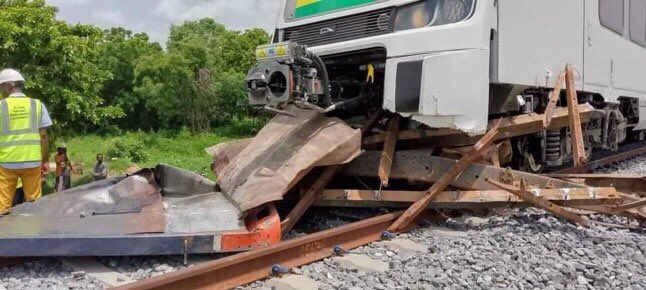 Abusuafoc sika no ashe 😂😂😭😭😭 The new train which arrived from Poland about two weeks ago and was to ply the Tema-Mpakadan railway line has reportedly been involved in an accident during a test run in the Asuogyaman District. Source: @FAgbodeka