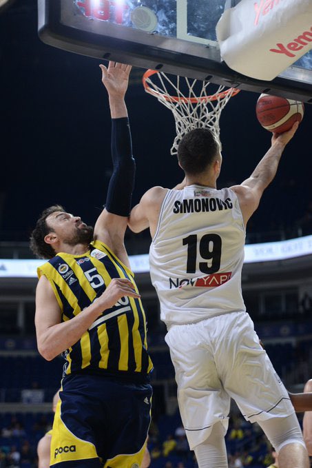 Fenerbahçe Beko, Beşiktaş Emlakjet karşısında ilk yarıyı çift haneli farkla önde kapattı. #TSBSL İlk Yarı Sonucu | Fenerbahçe Beko 48-30 Beşiktaş Emlakjet ▪️Scottie Wilbekin: 8 sayı, 1 asist ▪️Angel Delgado: 6 sayı, 5 ribaund