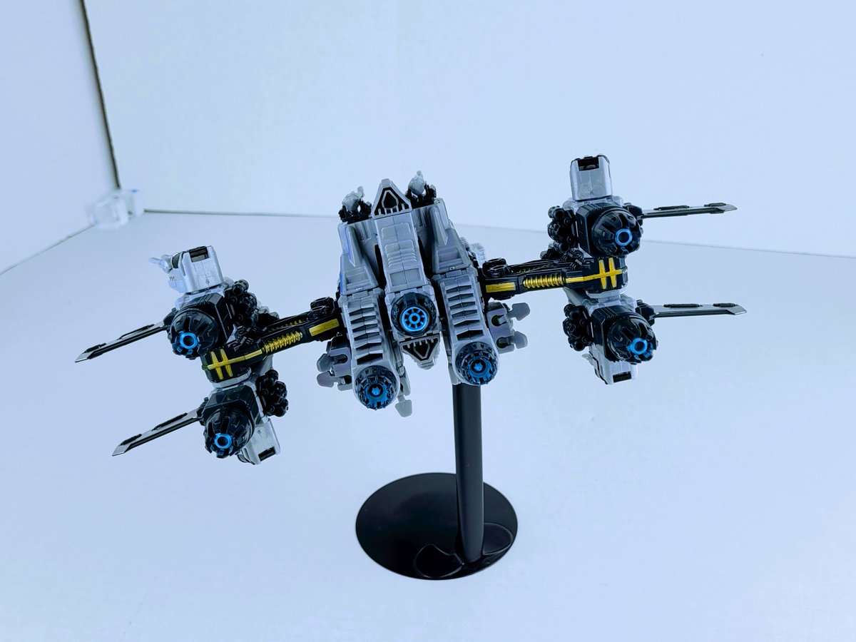 The Parapet Class Planetary Security Frigate… this is one of the oldest builds that I still have together, maybe pushing 3 years old? I’m sure this was inspired by someone else. #MOC #Lego #toys #boardgames #space #snapships @Snapships
