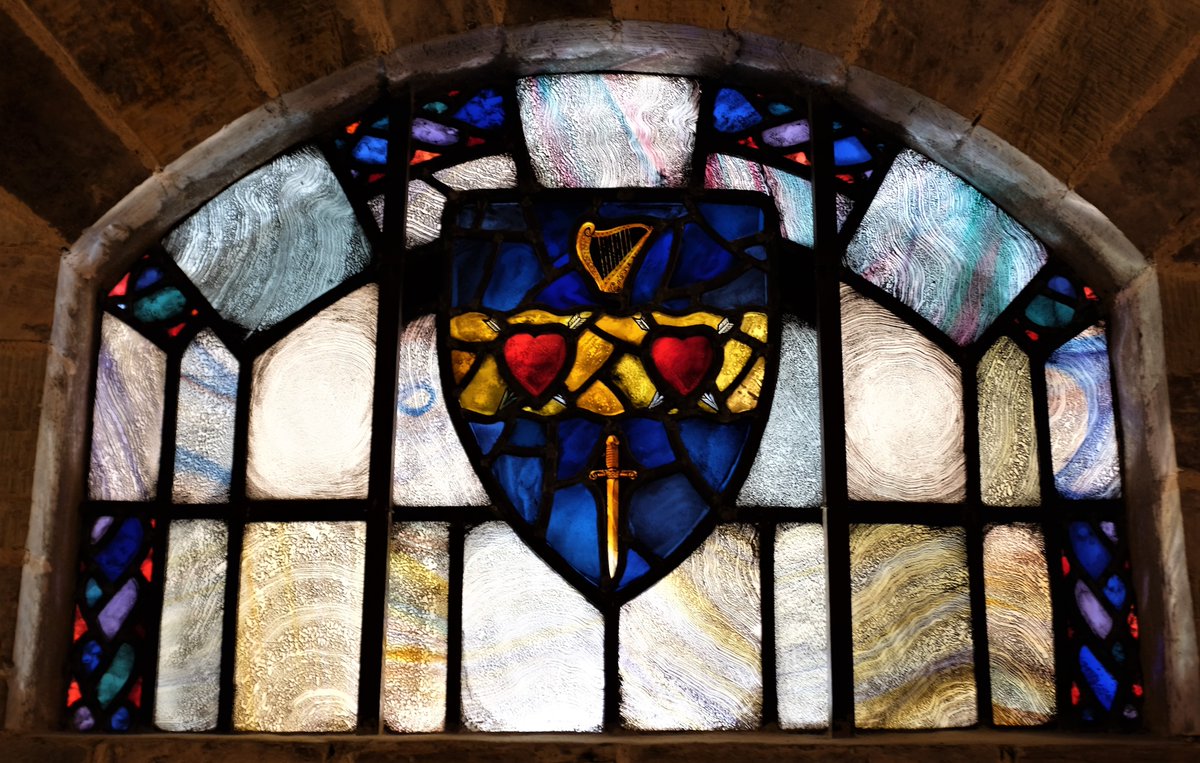 Tintagel #Cornwall King Arthur's Great Hall More fabulous streaky slab glass from the largest collection of Veronica Whall's work, depicting emblems of the Knights of the Round Table. 📸: my own @BSMGP #StainedGlassSunday