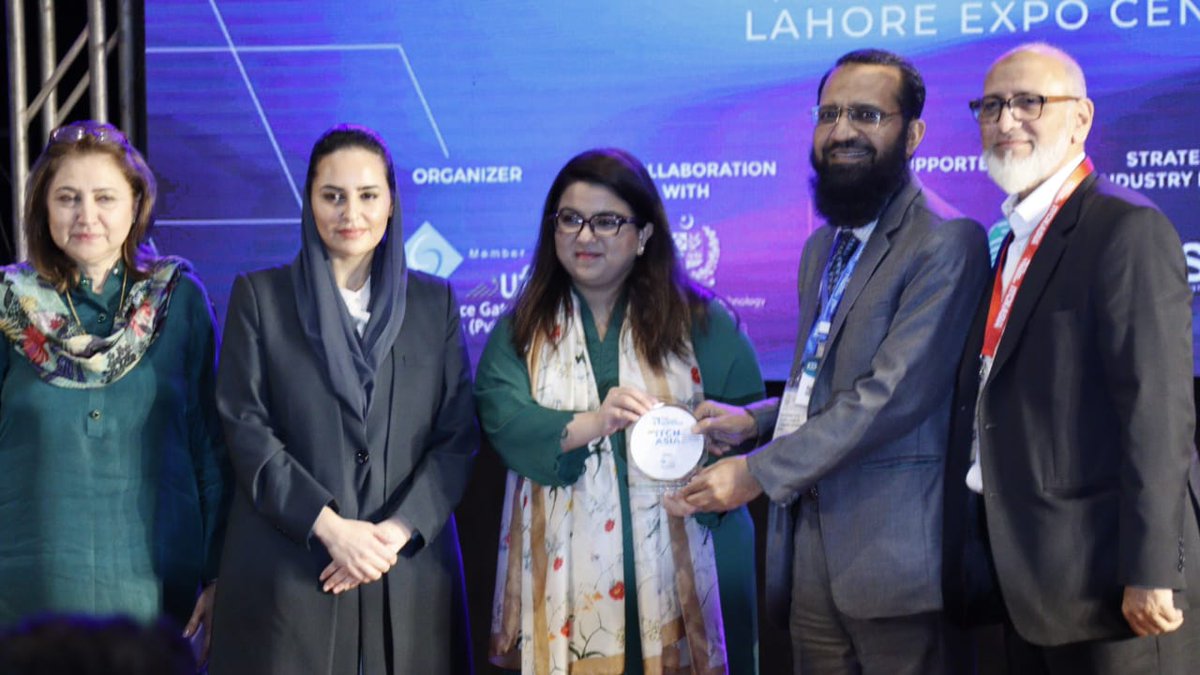 MoitOfficial's tweet photo. A delegation of international investors belonging to twelve counties is participating along with an investment of five hundred million dollars. Over seven hundred stalls have been established and renowned international and national technology companies participating. https://t.co/lLKDrIHzpb
