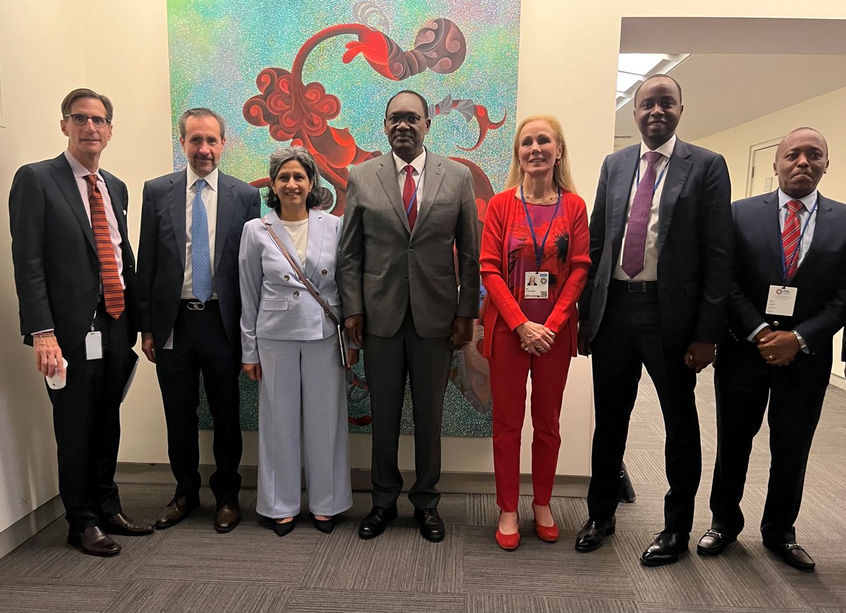 Familiar_BM's tweet photo. This morning, we had an insightful meeting with Prof. Njuguna Ndung’u, Minister of Finance of 🇰🇪Kenya, Kitty van der Heijden, Deputy Executive Director, UNICEF and @WorldBank colleagues. We explored opportunities for collaboration and ways to advance our partnership.

#WBMeetings https://t.co/rPjbs5tHVb