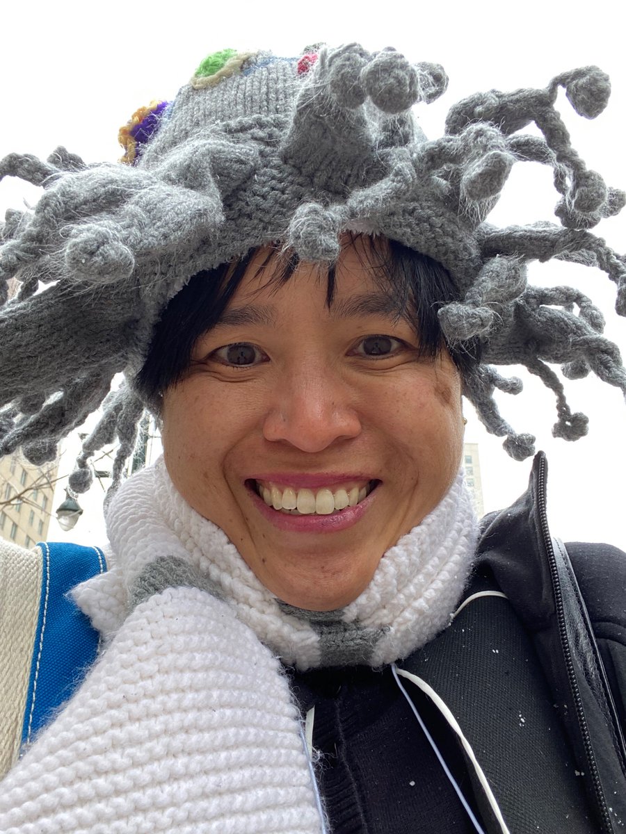 This was the real reason to bring the big, warm neuron hat to #AANAM @AANmember : I wanted to be well myelinated — I mean, insulated, for the snow! Note white snowflakes on my jacket! @VUMCneurology Hard to believe I hiked Red Rocks @ 70F 3 days ago! Axon scarf for the win!