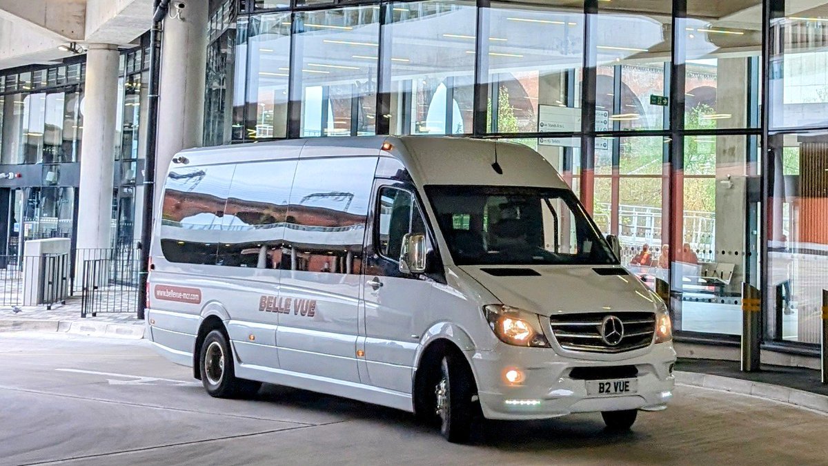 Executive minibus for Macclesfield.. fancy! 😲🤩

@BelleVueBus B2 VUE in #Stockport Interchange this afternoon working a 391 service back to #Macclesfield.