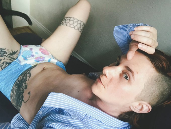 Going live at 6pm (PDT) tonight - come say hello and help get me diapered for the evening! 💦💘  https://t<a href="/tag/mvsales"class="tags"><span>#mvsales</span></a>