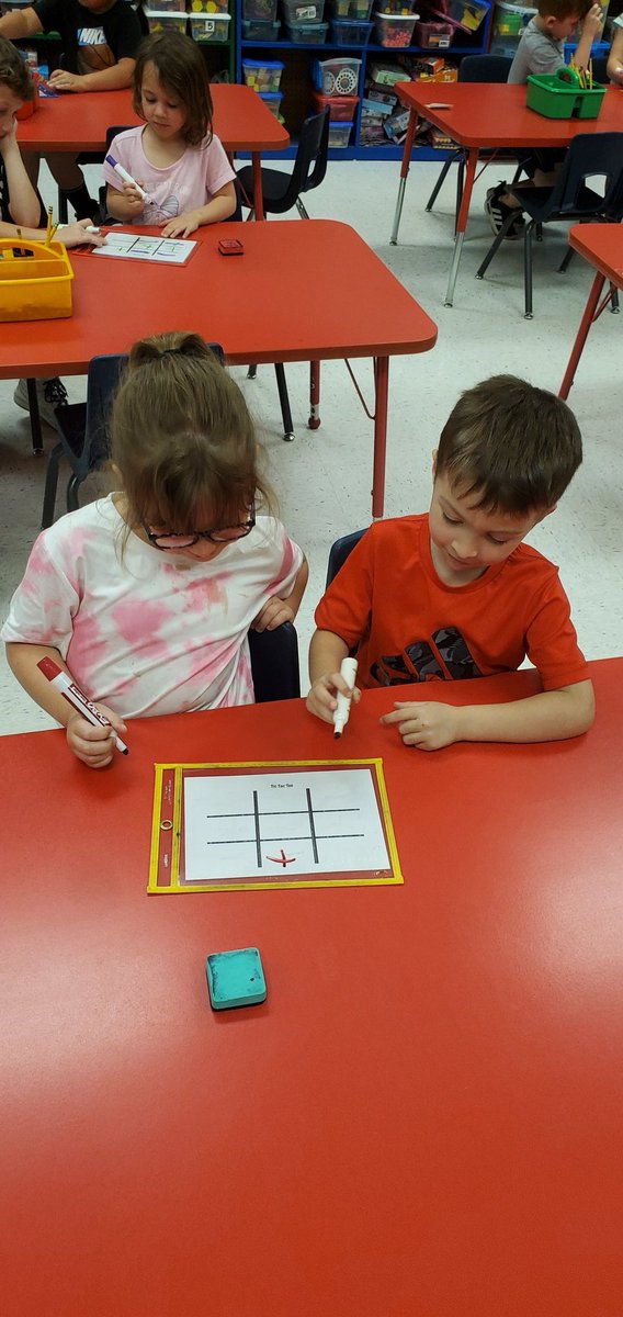 MsLieferKdg's tweet photo. Tic-tac-toe with the + and - symbols to help us learn addition and subtraction. #redbud132 https://t.co/UQnc8mTrrx