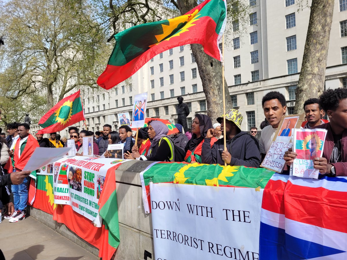 Oromos Rally in London: Demand End to Violence Under Abiy Ahmed m.youtube.com/watch?v=TL5RHm… #Oromo #Oromia #Ethiopia #HumanRights #HumanRightsViolations #AbiyAhmed #Justice #Protest #London #government